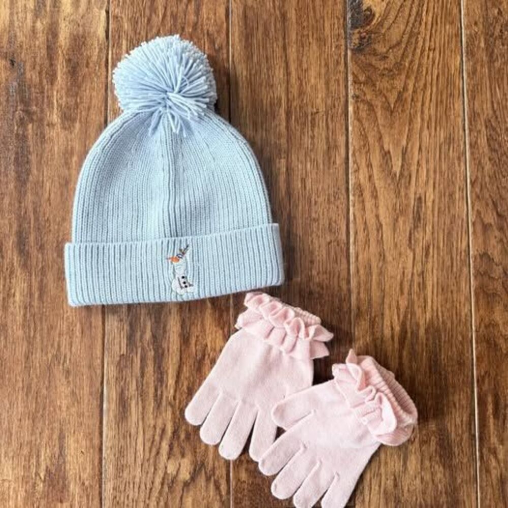 Toddler Hat & Gloves. Disneys Olaf by baby Gap - worn once!